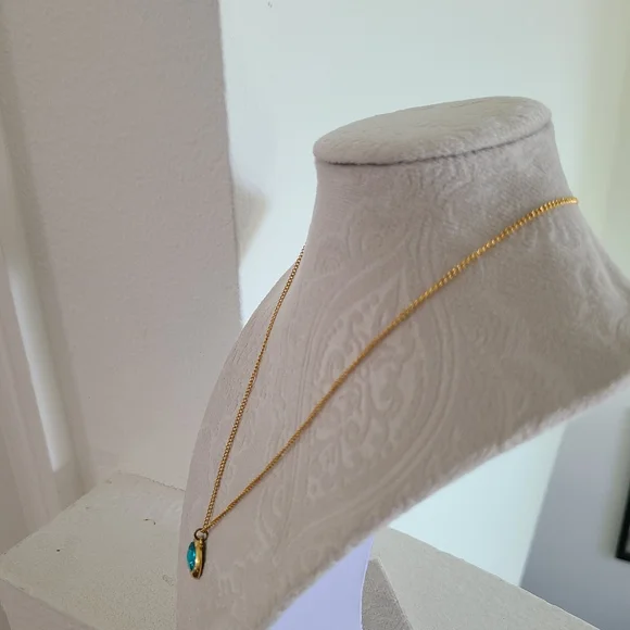 Heart gold Tone Necklace - Picture 4 of 4